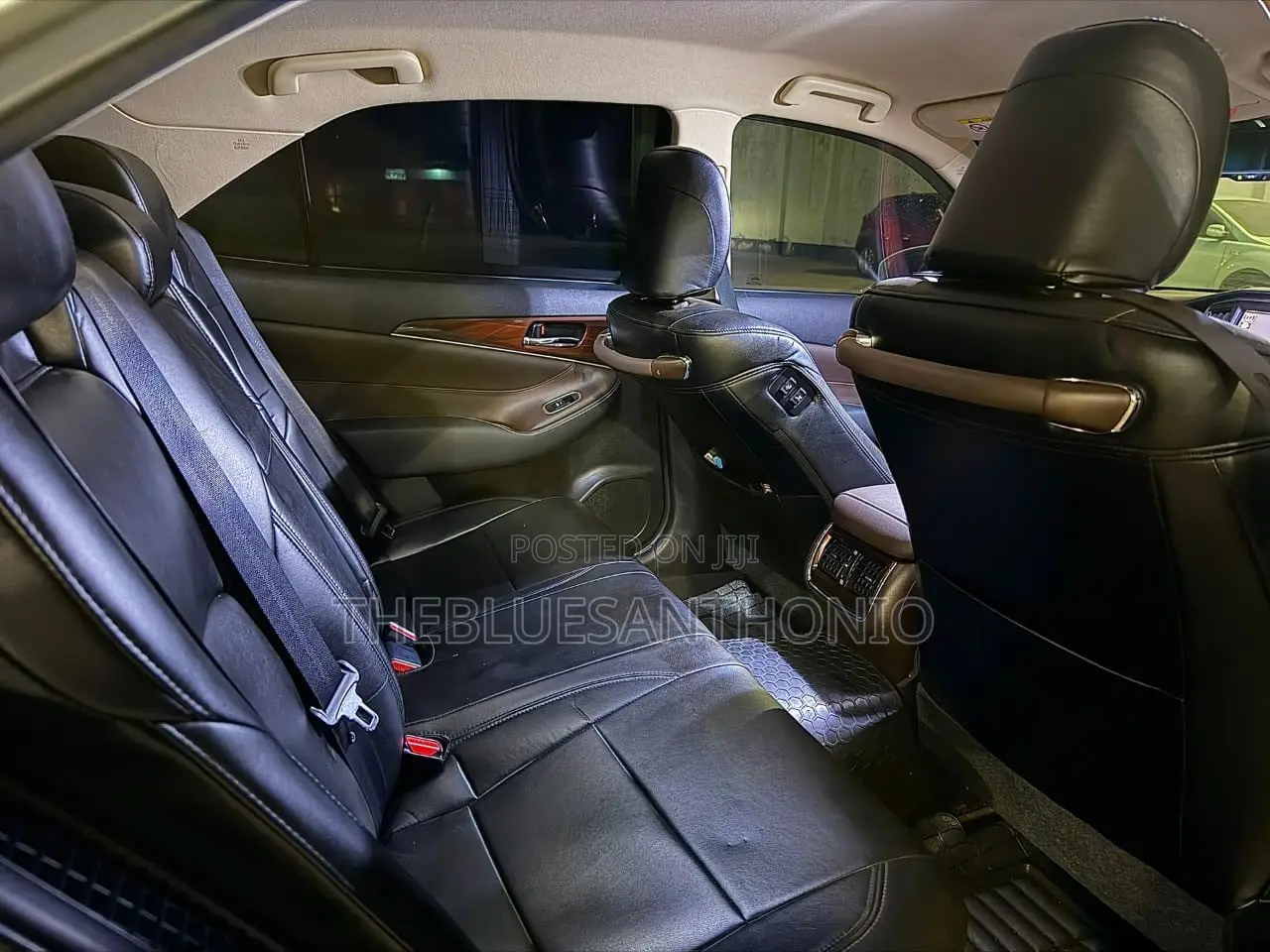 Toyota Crown 2016 Silver