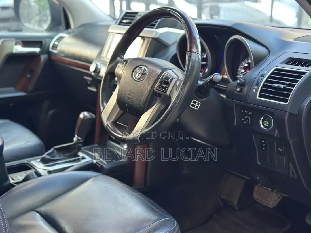 Toyota Land Cruiser Prado 2013 Gray