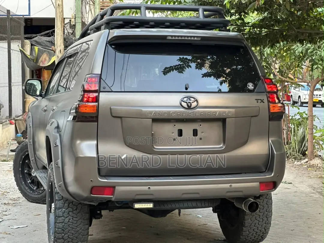 Toyota Land Cruiser Prado 2013 Gray