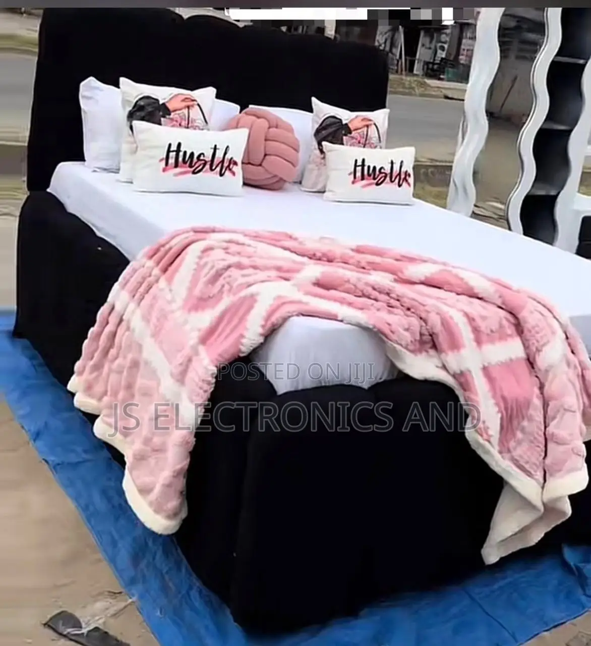 Kitanda Bedsofa Classic 5x6 Mzuri Black Color (Kitanda Tu)