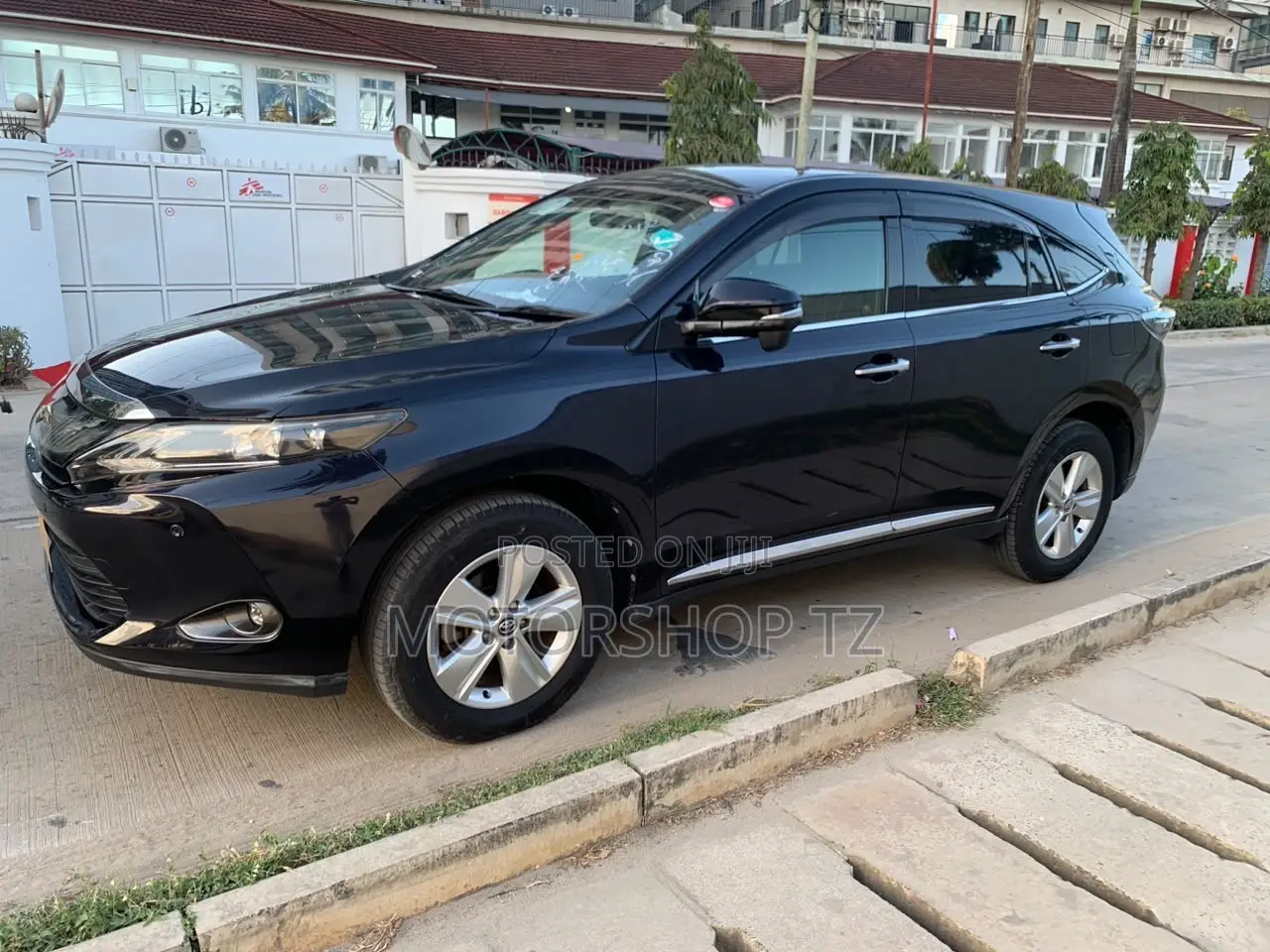 Toyota Harrier 2.0 2015 Black