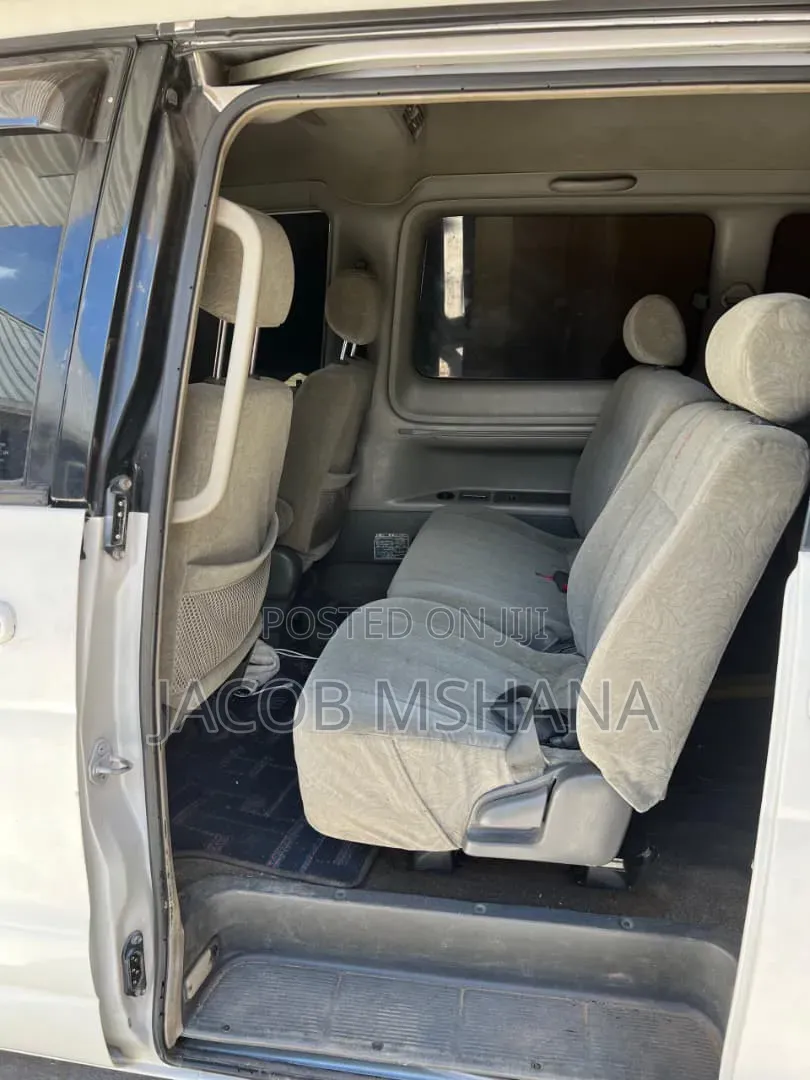 Toyota Noah 2002 White