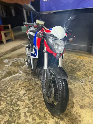 Honda CB 2017 White