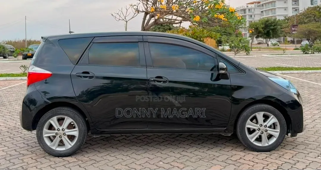 Toyota Ractis 2011 Black