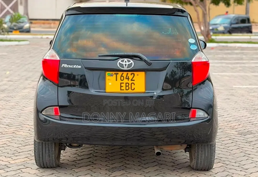 Toyota Ractis 2011 Black