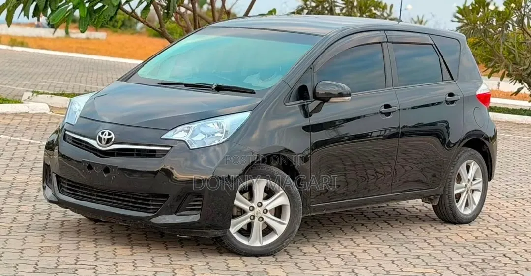 Toyota Ractis 2011 Black