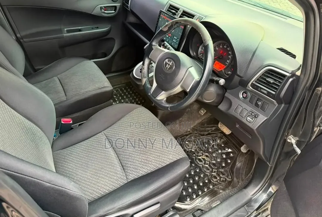 Toyota Ractis 2011 Black