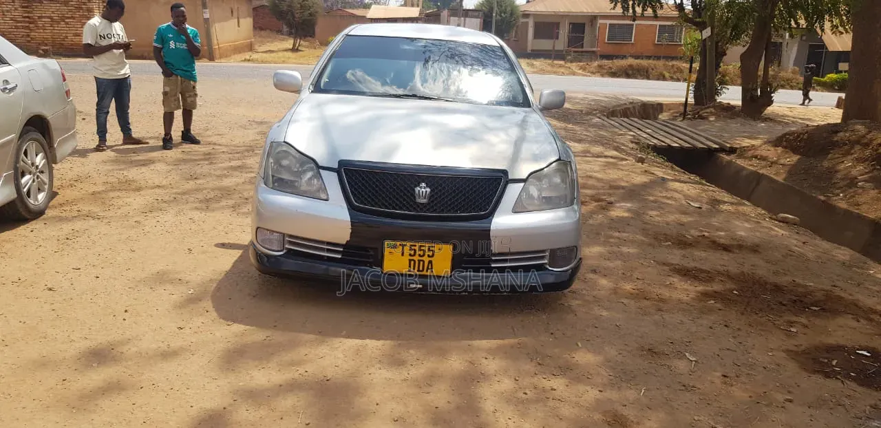 Toyota Crown 2002 White