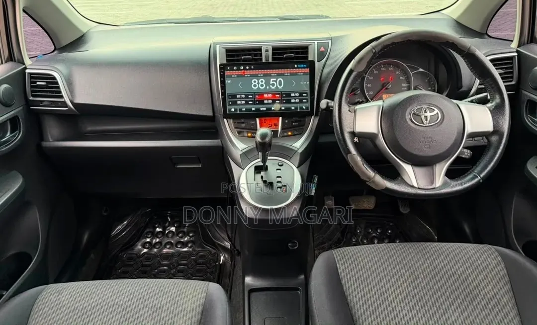 Toyota Ractis 2011 Black