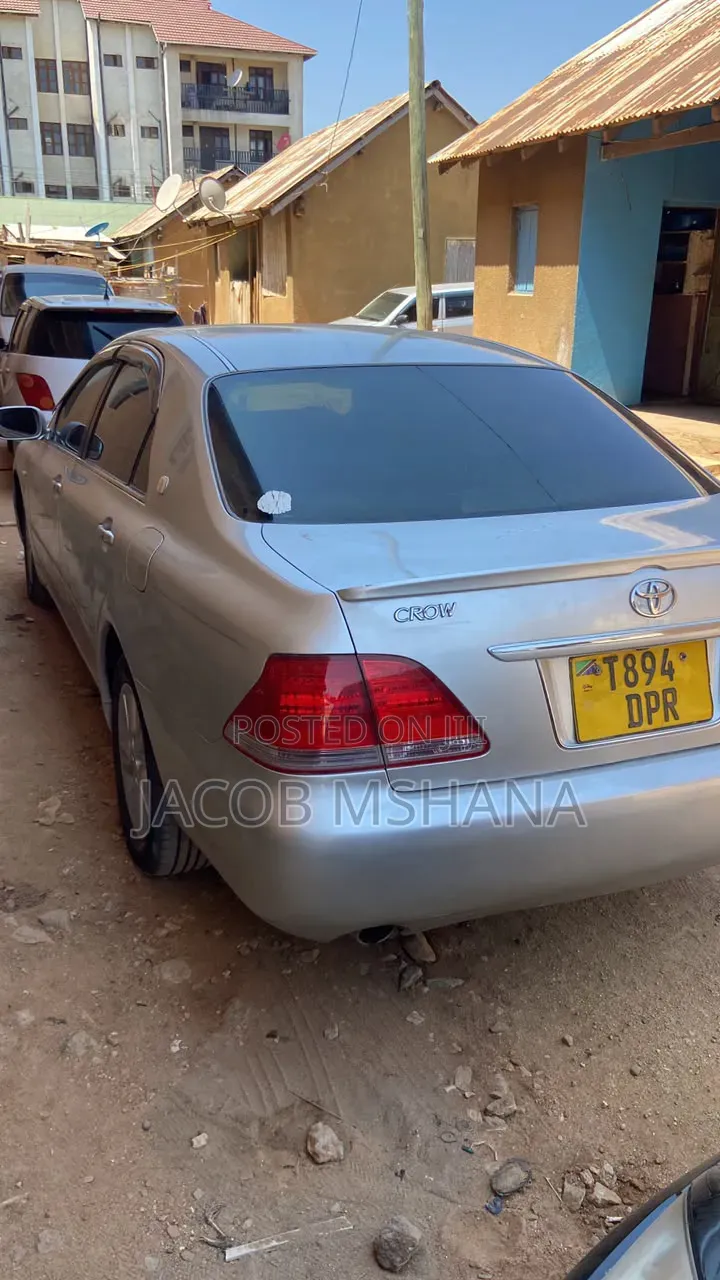 Toyota Crown 2002 White