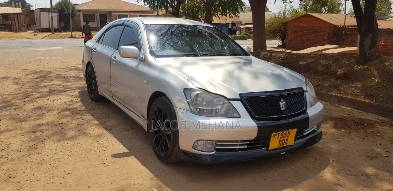 Toyota Crown 2002 White