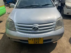 Toyota IST 2003 Silver