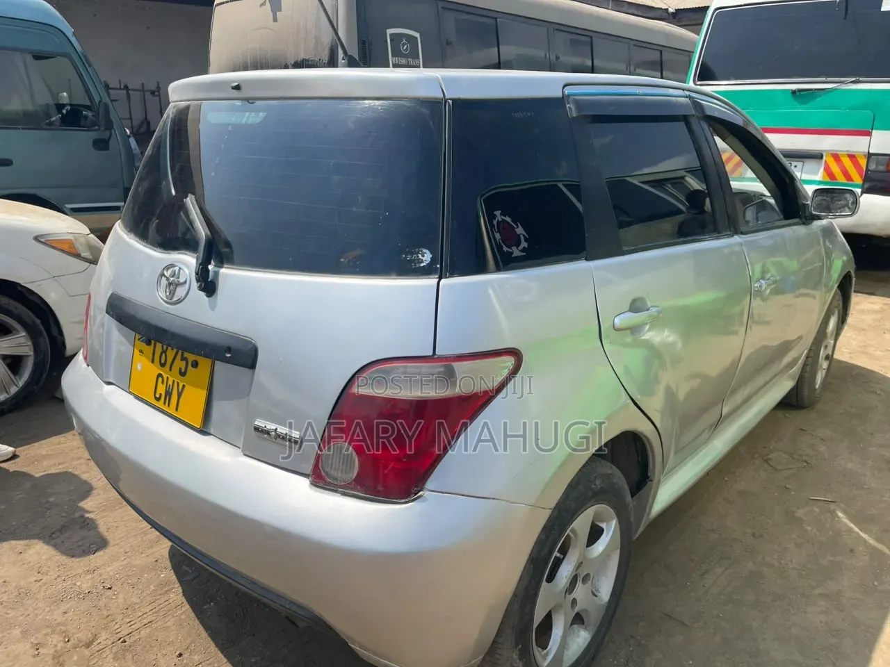 Toyota IST 2003 Silver