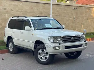 Toyota Land Cruiser 4x4 2004 White