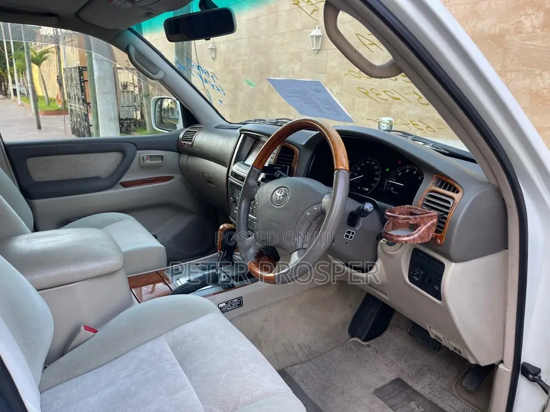 Toyota Land Cruiser 4x4 2004 White