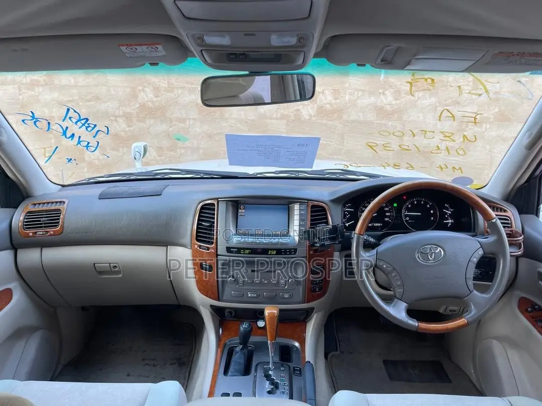 Toyota Land Cruiser 4x4 2004 White