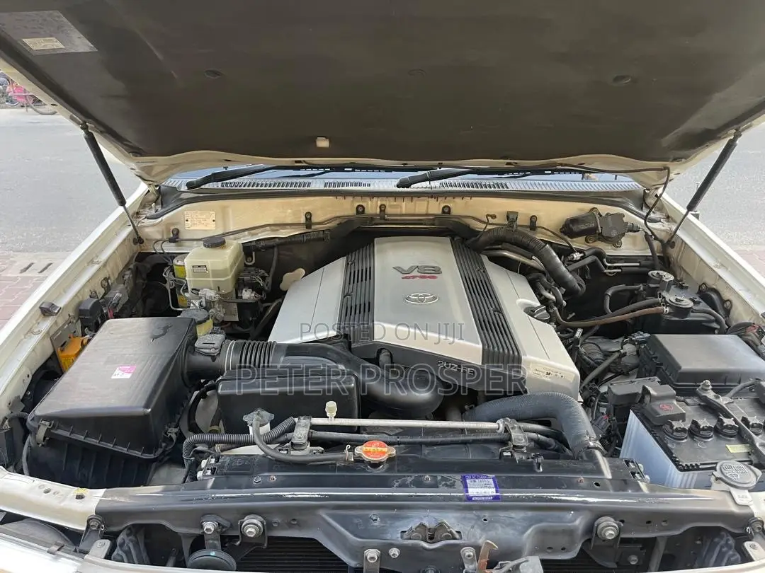Toyota Land Cruiser 4x4 2004 White