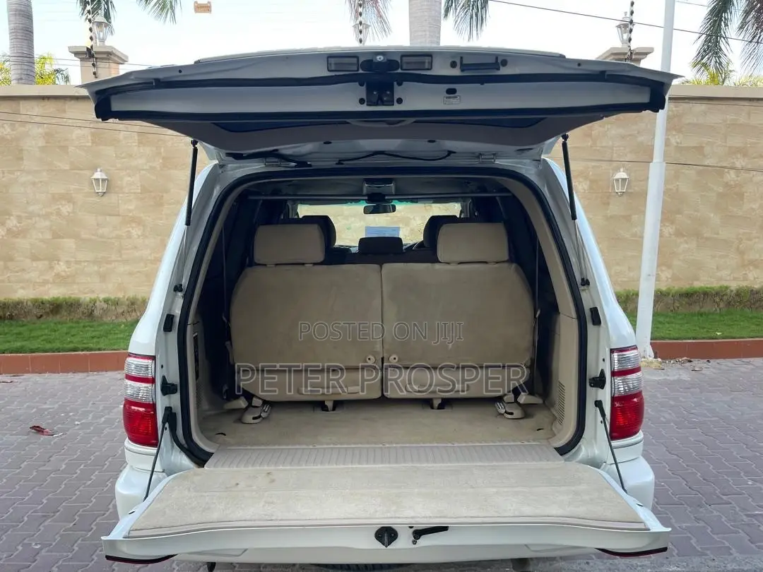 Toyota Land Cruiser 4x4 2004 White