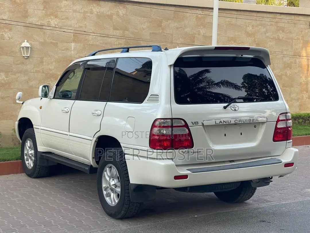 Toyota Land Cruiser 4x4 2004 White