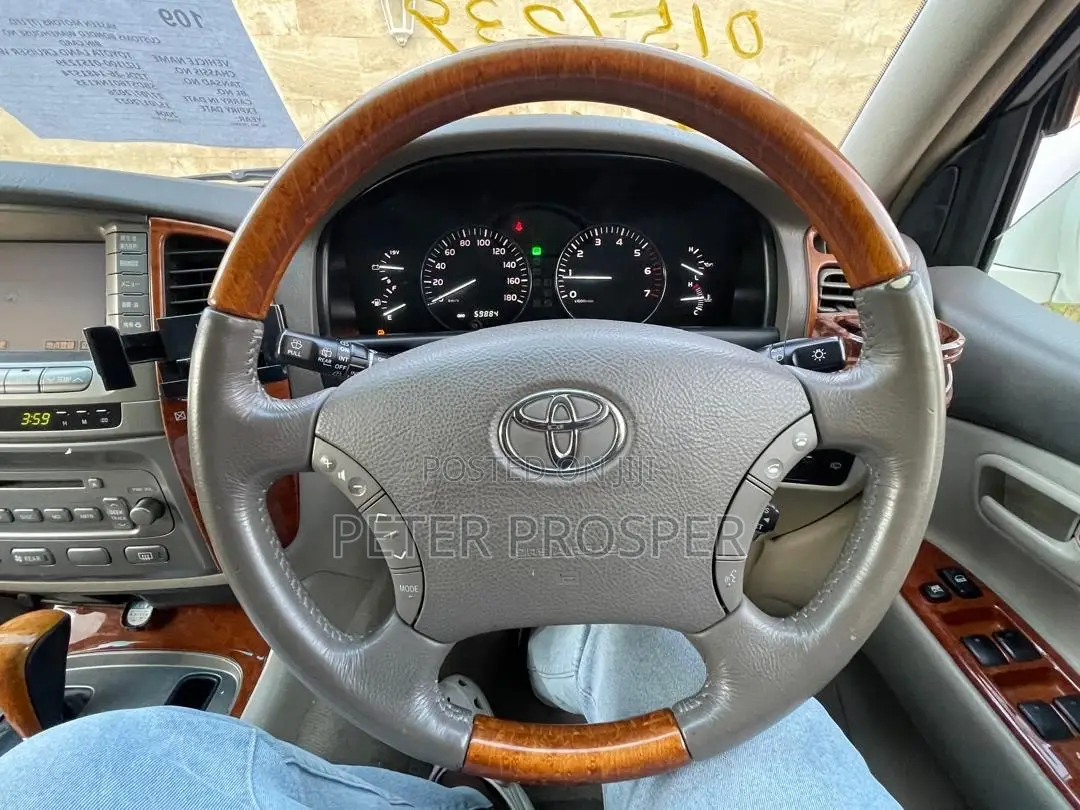 Toyota Land Cruiser 4x4 2004 White
