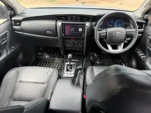 Toyota Fortuner 2024 Silver