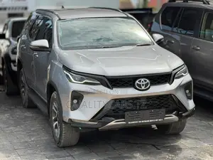 Toyota Fortuner 2024 Silver