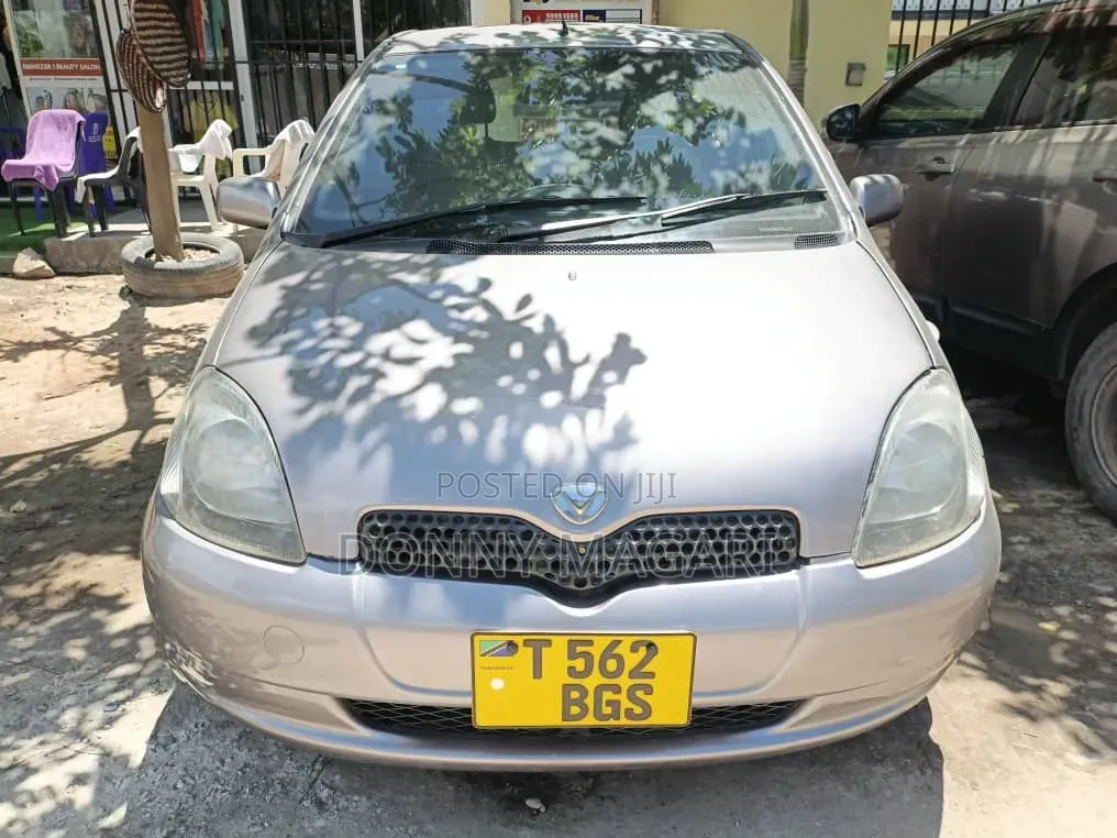 Toyota Vitz 2001 Silver