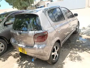 Toyota Vitz 2001 Silver