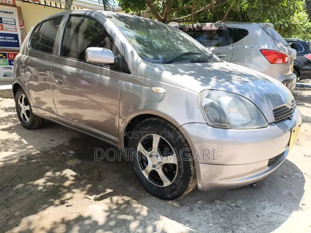 Toyota Vitz 2001 Silver