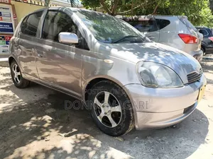 Toyota Vitz 2001 Silver
