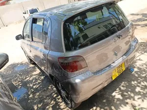 Toyota Vitz 2001 Silver
