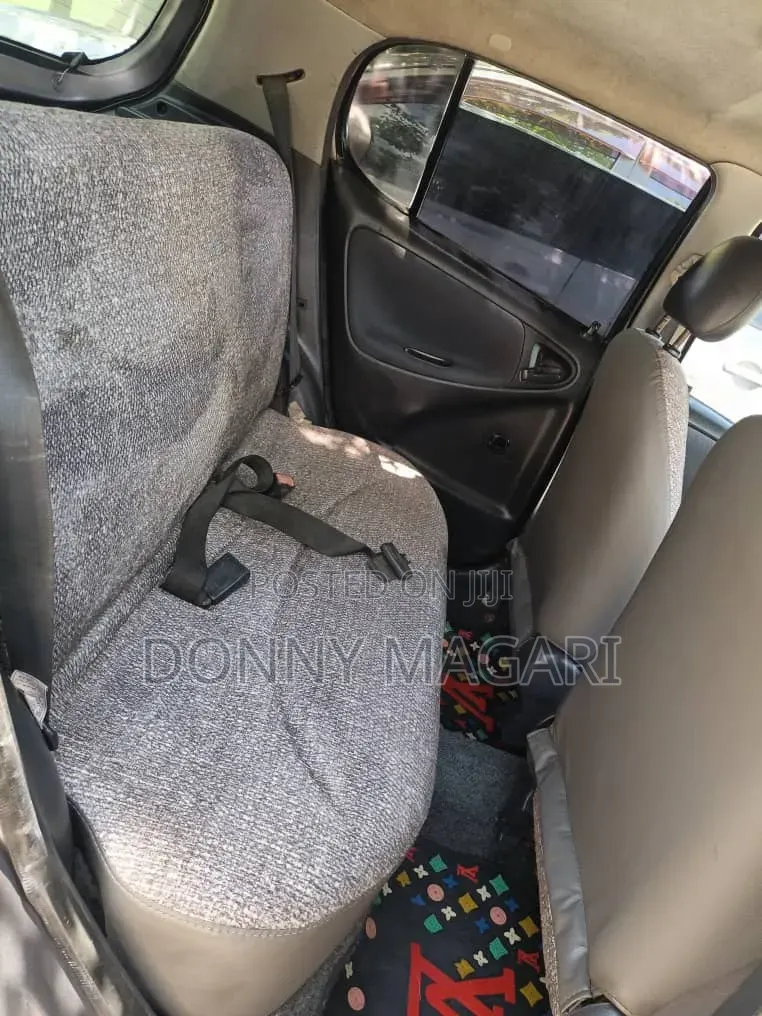 Toyota Vitz 2001 Silver