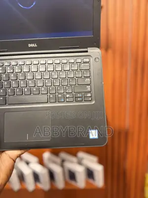 Laptop Dell Latitude 3380 4GB Intel Core i3 HDD 500GB