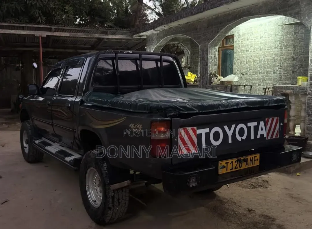 Toyota Hilux 1997 Gray