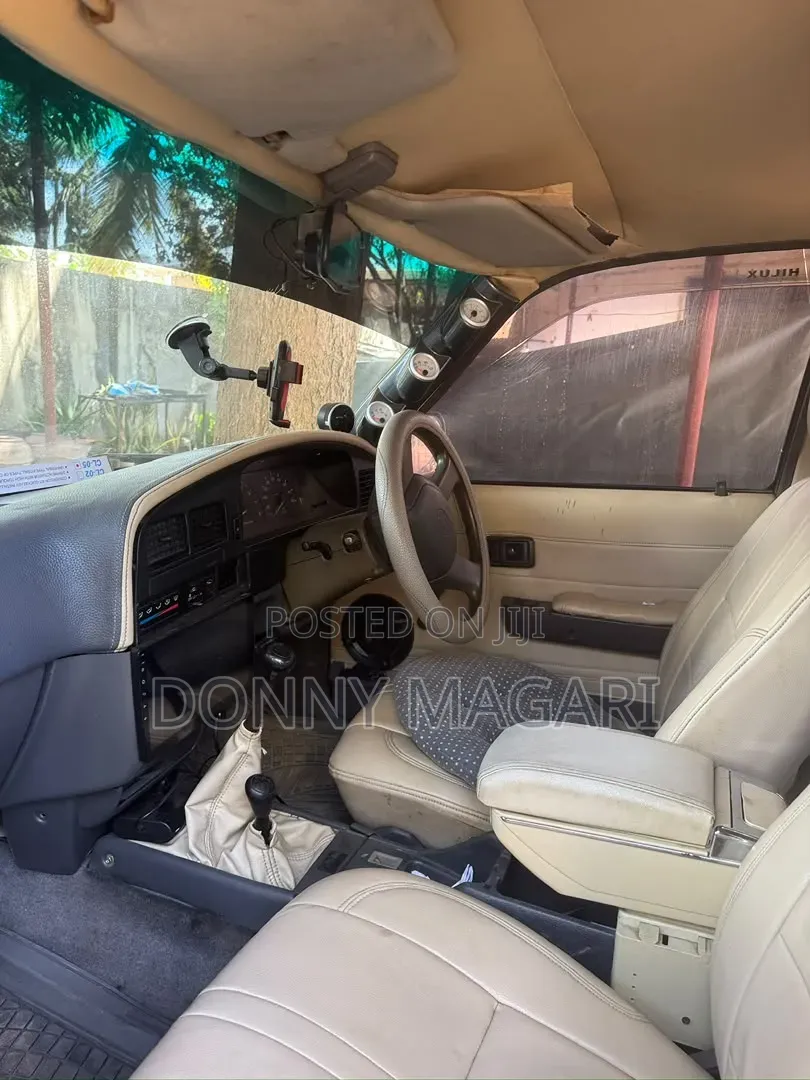 Toyota Hilux 1997 Gray