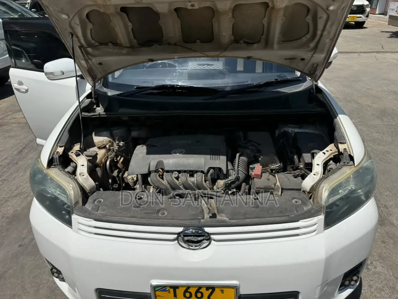 Toyota Corolla Rumion 2011 White