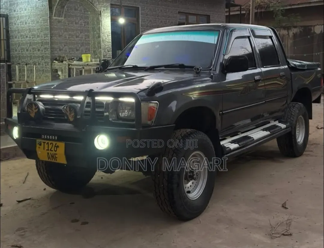 Toyota Hilux 1997 Gray