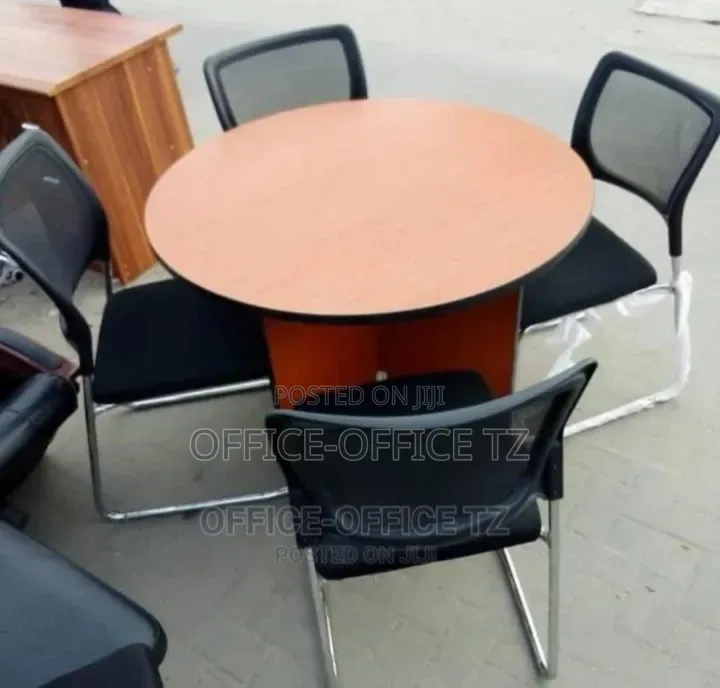 Round Table + Chairs