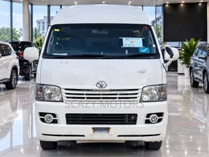 Toyota Quantum 2005 White