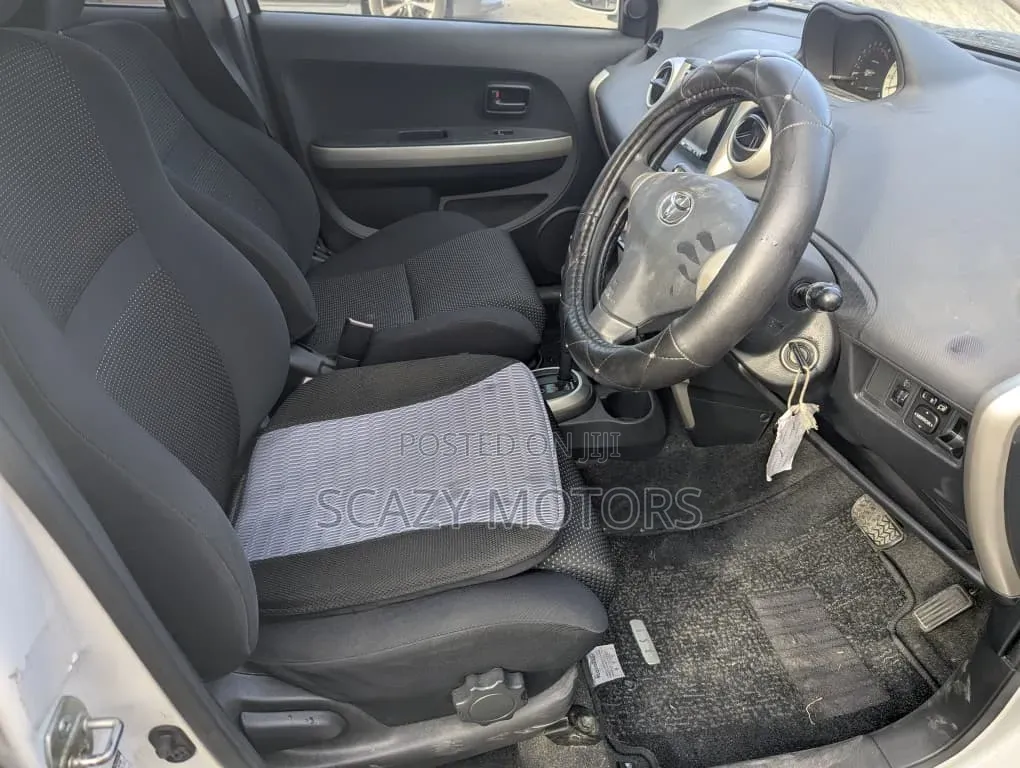 Toyota IST 2004 White