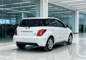 Toyota IST 2001 Off white