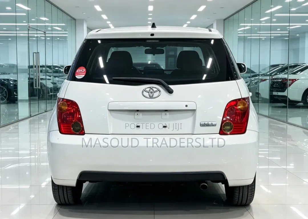 Toyota IST 2001 Off white