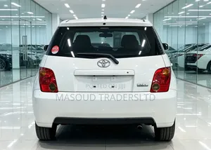 Toyota IST 2001 Off white