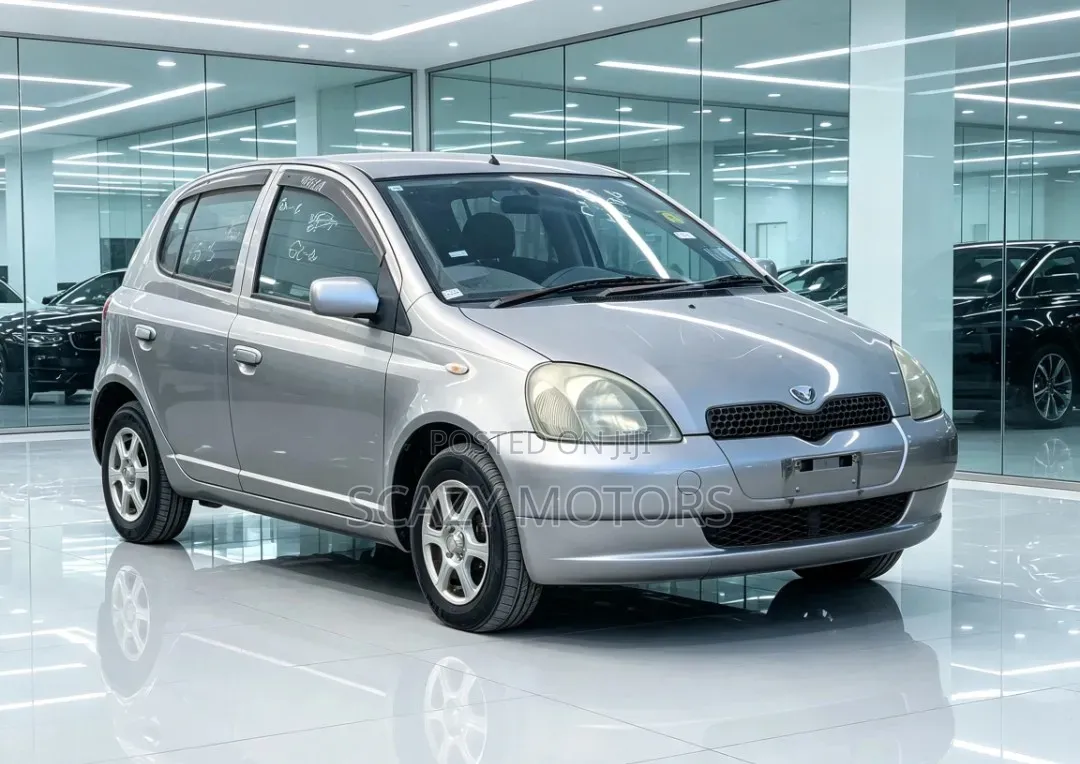 Toyota Vitz 2001 Silver