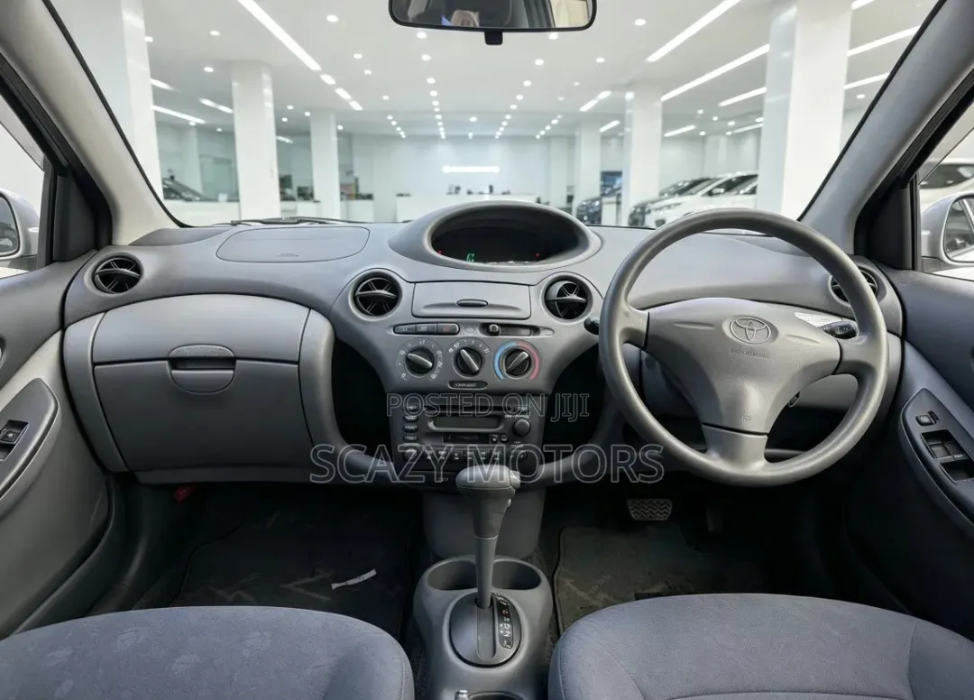 Toyota Vitz 2001 Silver