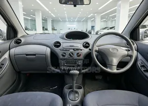 Toyota Vitz 2001 Silver