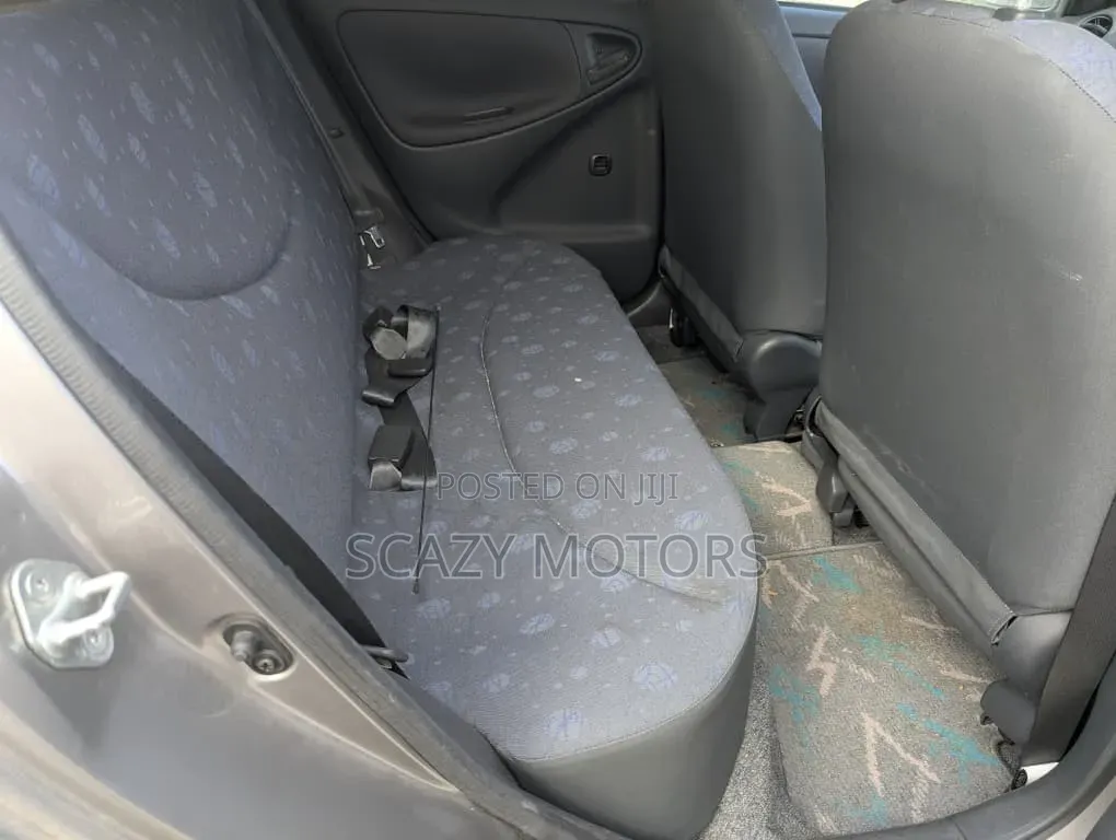 Toyota Vitz 2001 Silver