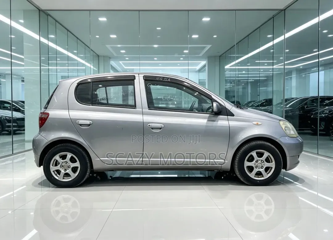 Toyota Vitz 2001 Silver