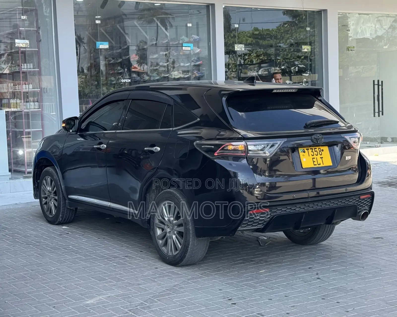 Toyota Harrier 2.0 2014 Black