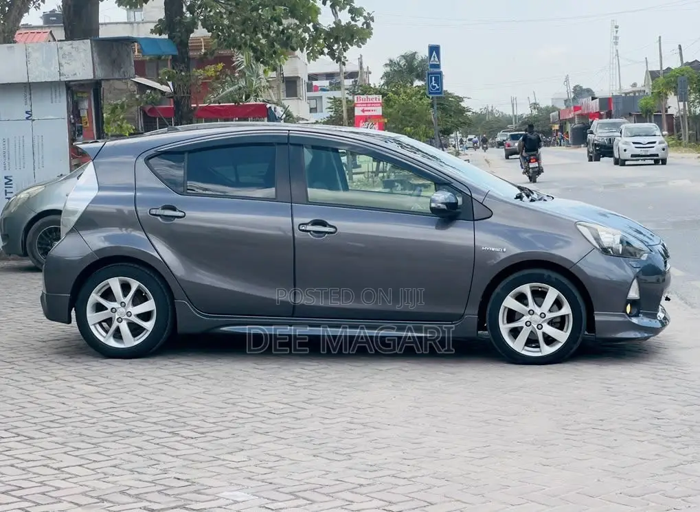 Toyota Aqua 2014 Gray